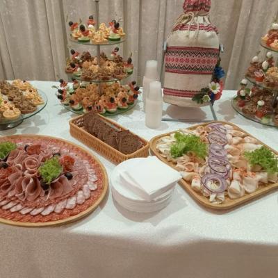 селянський стіл, фуршетний стіл